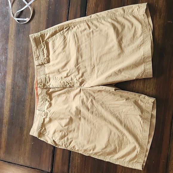 Columbia Other - Columbia MENS KHAKI SHORTS SIZE 34W / 10L